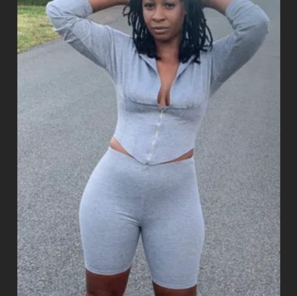 Corset Chill Set - Picture 2 of 3